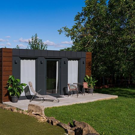 Tiny House Mezi Sklepy Apartment Kobyli Ngoại thất bức ảnh