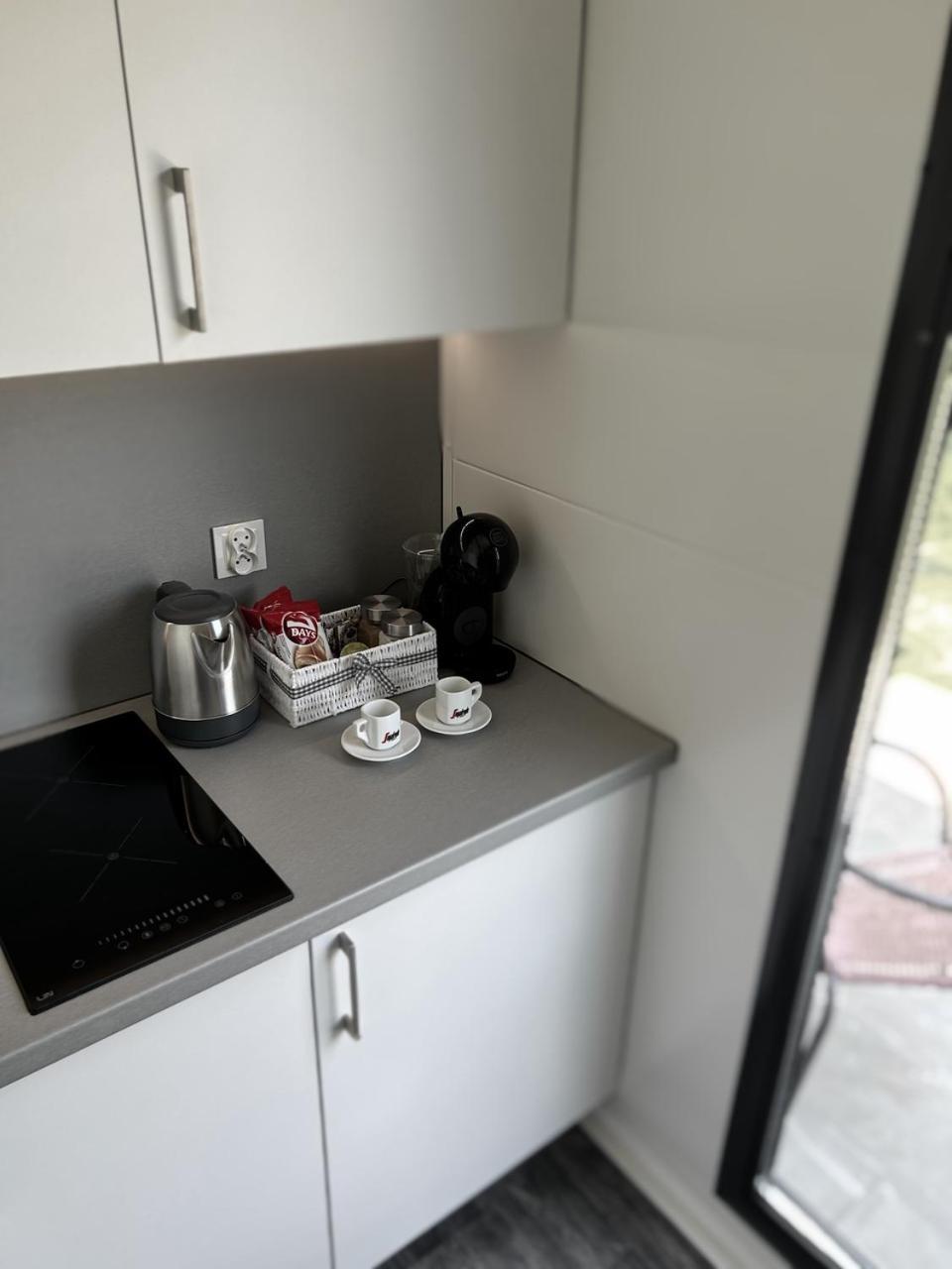 Tiny House Mezi Sklepy Apartment Kobyli Ngoại thất bức ảnh