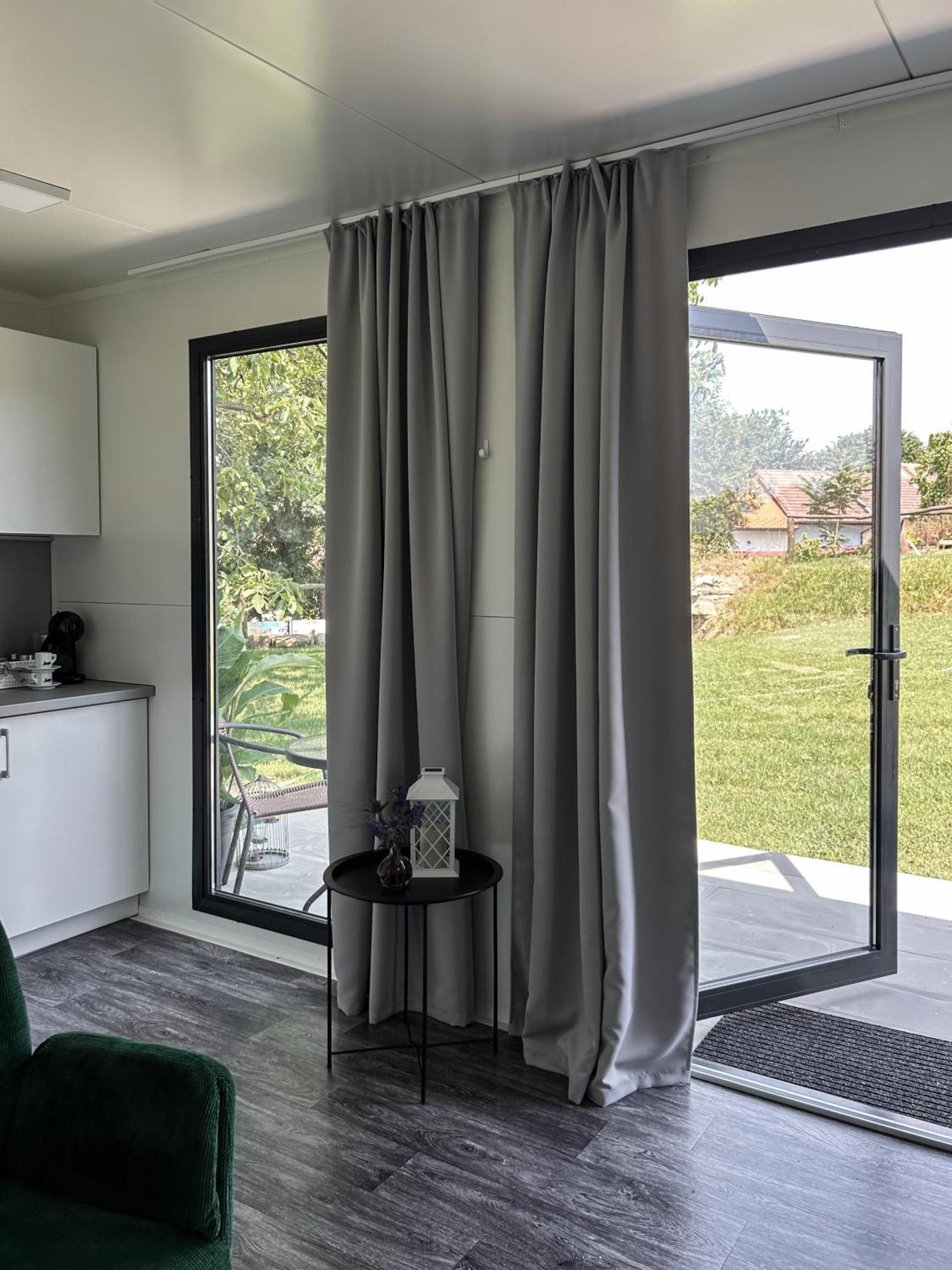 Tiny House Mezi Sklepy Apartment Kobyli Ngoại thất bức ảnh