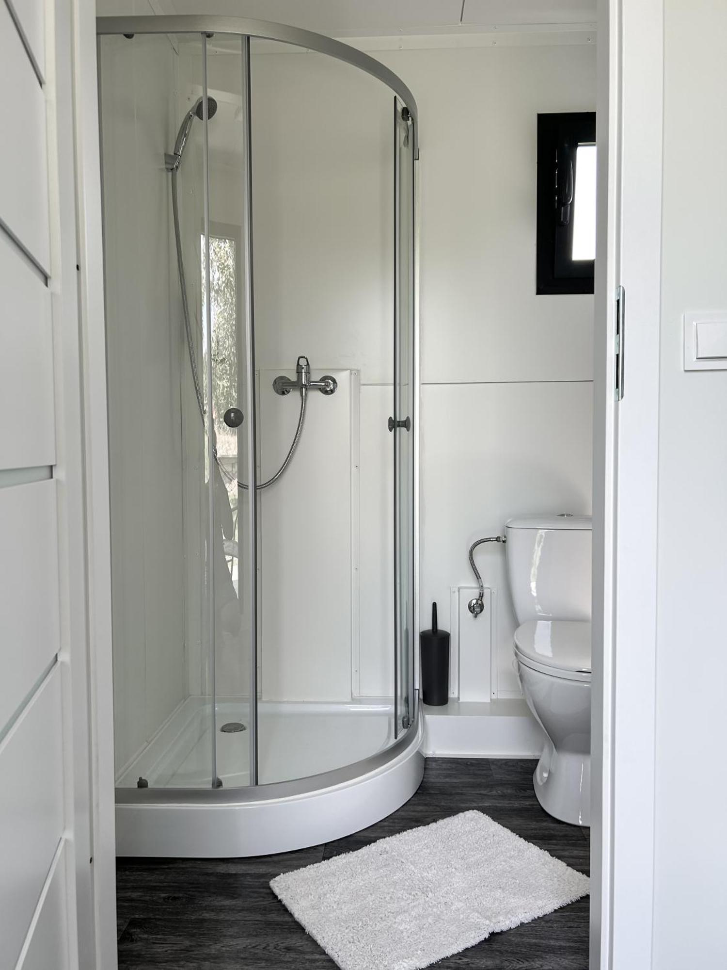 Tiny House Mezi Sklepy Apartment Kobyli Ngoại thất bức ảnh