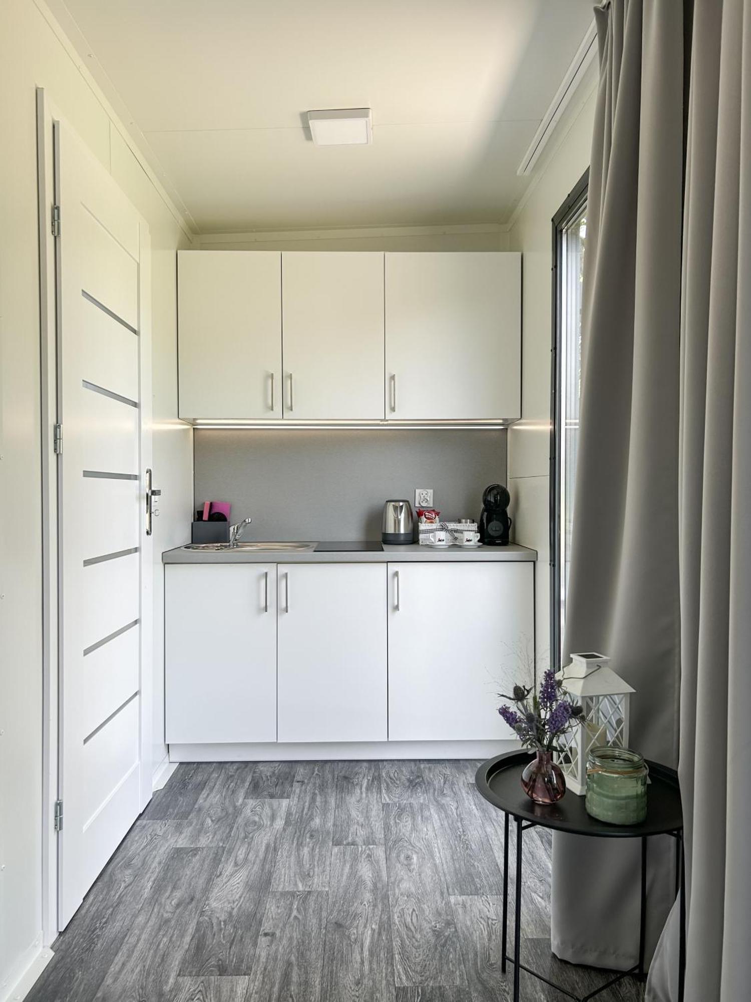 Tiny House Mezi Sklepy Apartment Kobyli Ngoại thất bức ảnh