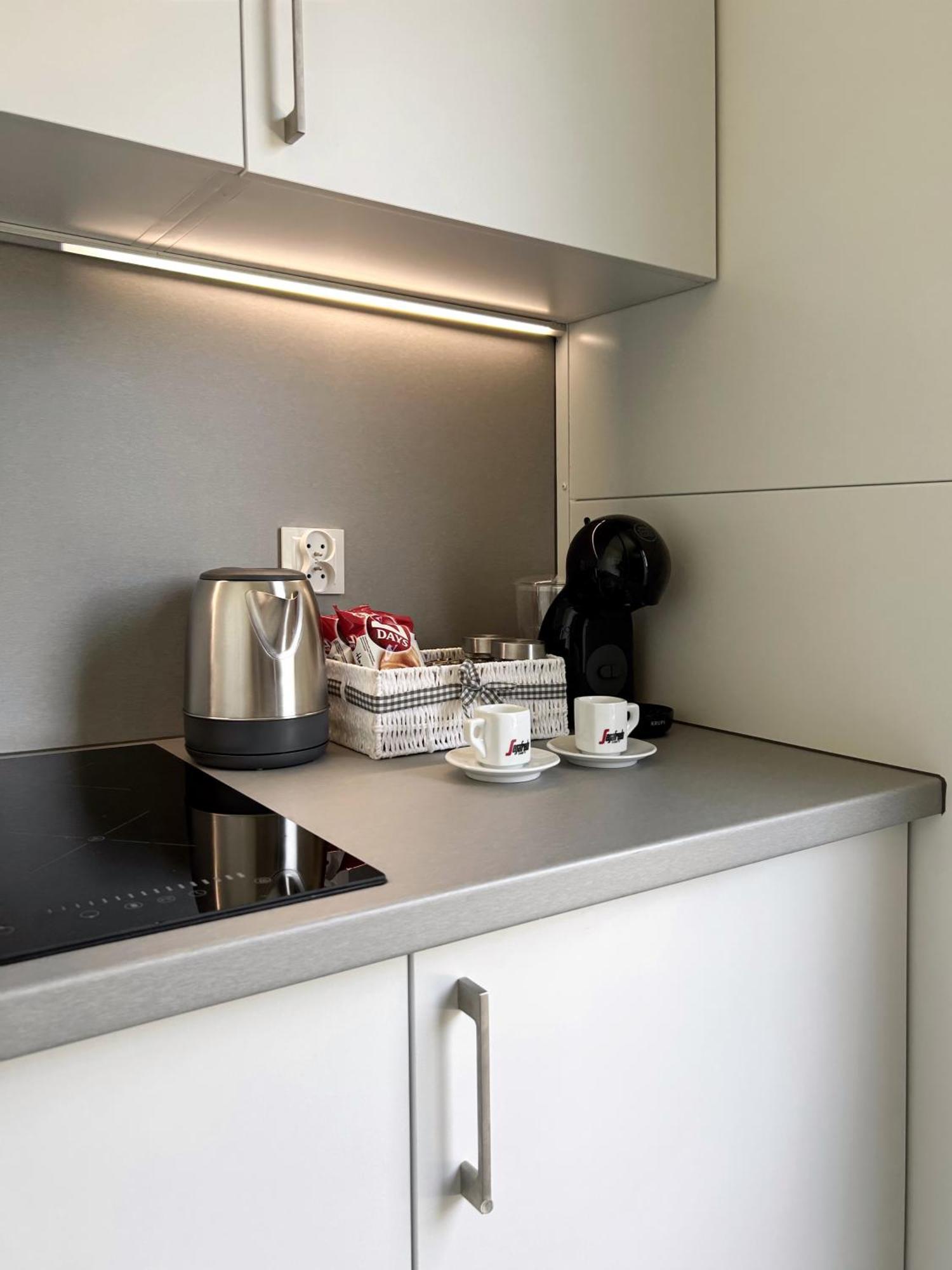 Tiny House Mezi Sklepy Apartment Kobyli Ngoại thất bức ảnh
