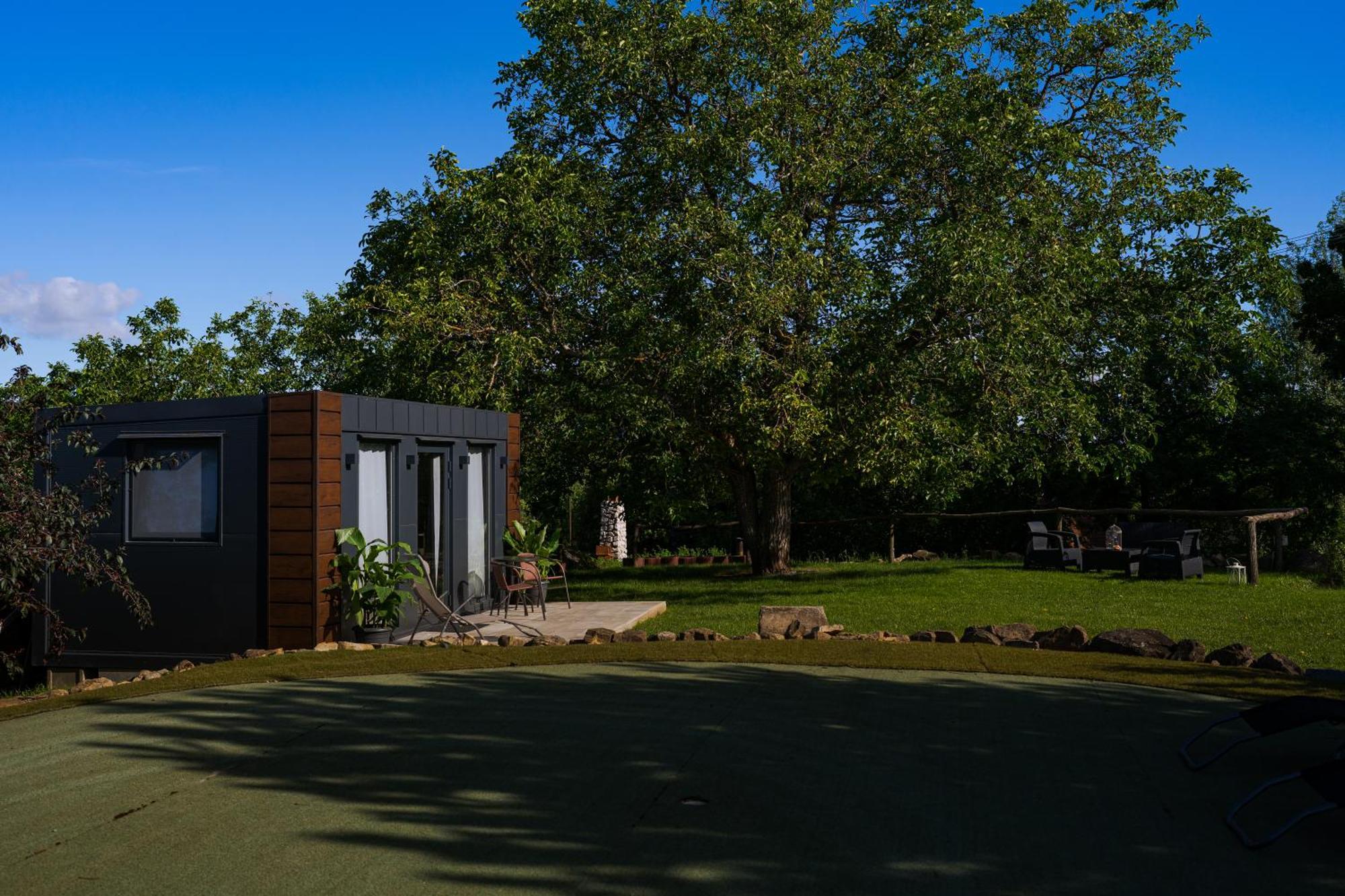 Tiny House Mezi Sklepy Apartment Kobyli Ngoại thất bức ảnh