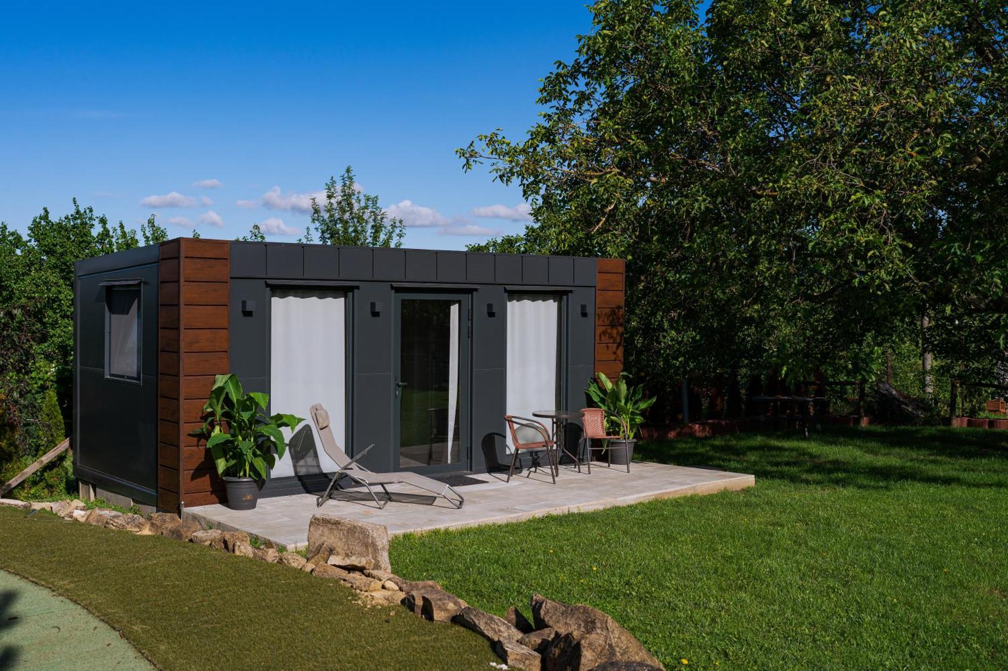 Tiny House Mezi Sklepy Apartment Kobyli Ngoại thất bức ảnh