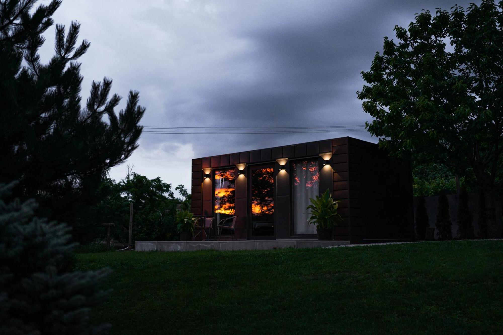 Tiny House Mezi Sklepy Apartment Kobyli Ngoại thất bức ảnh